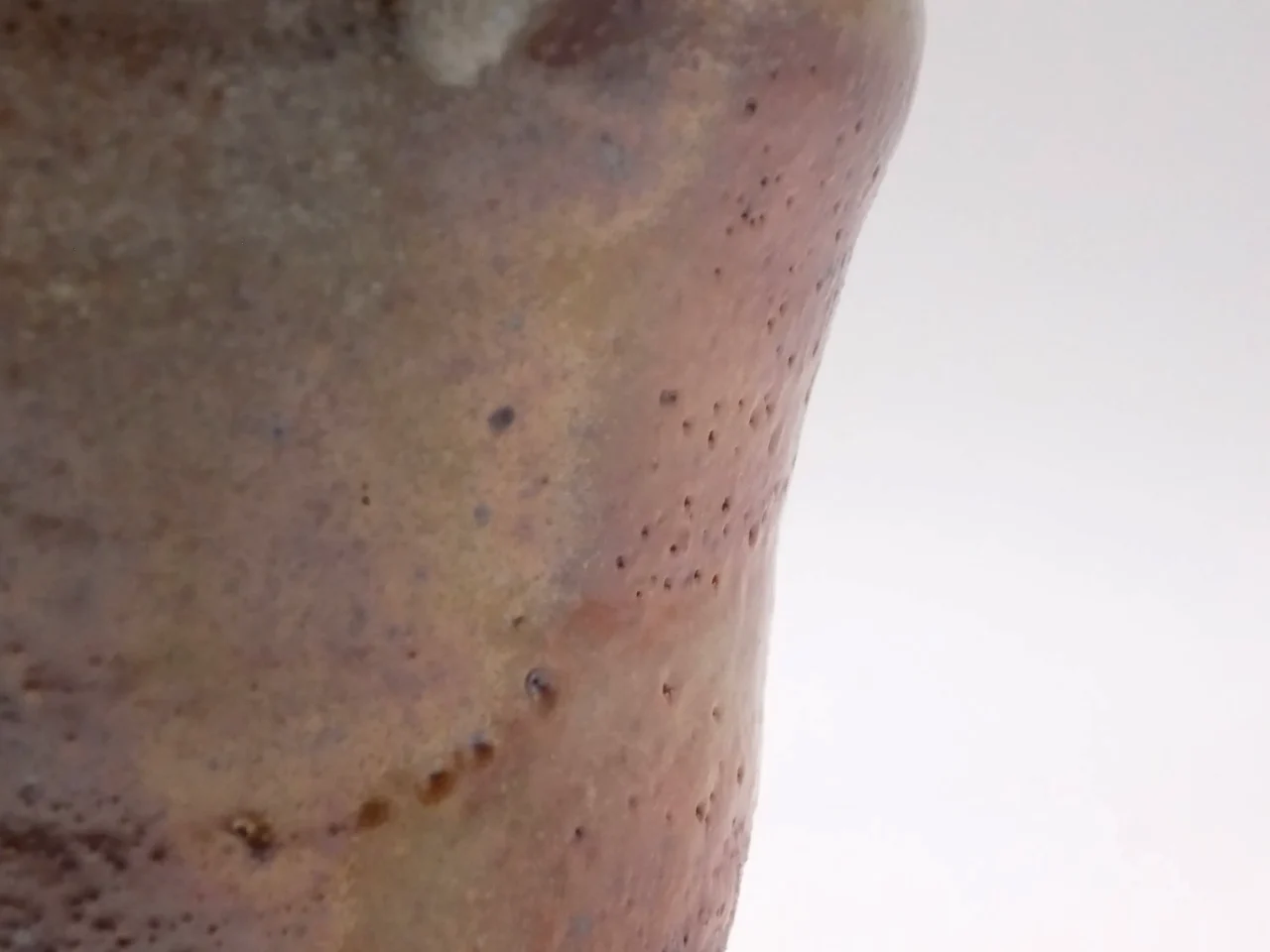 yunomi anagama earthy rusty detail timi lantos ceramics